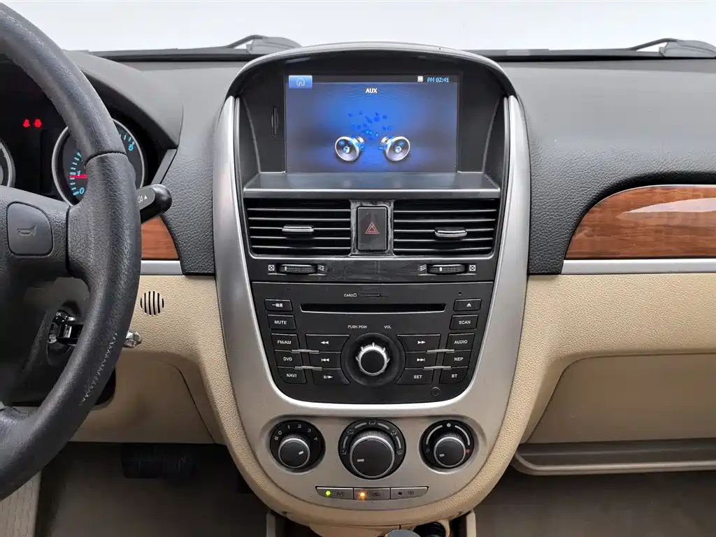 Buick Excelle 2015 — фото 12