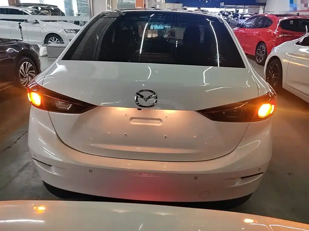 Mazda 3 Axela 2015