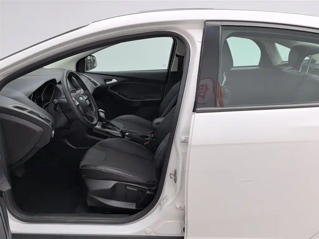 Ford Focus 2014 — фото 10