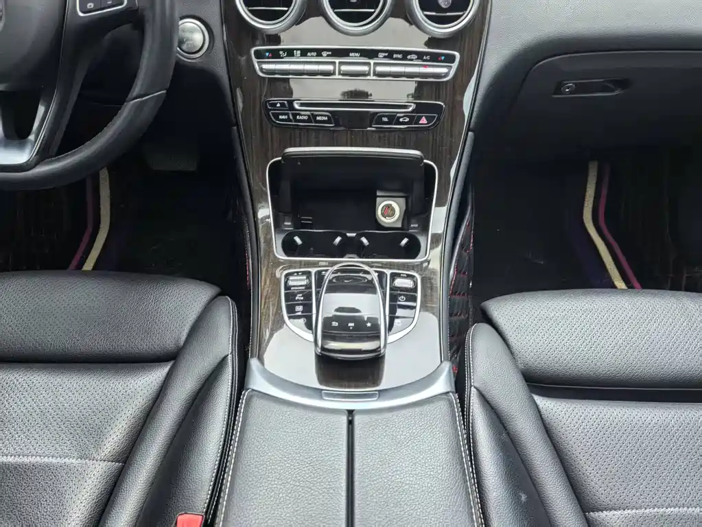 Mercedes-Benz GLC 2018 — фото 22