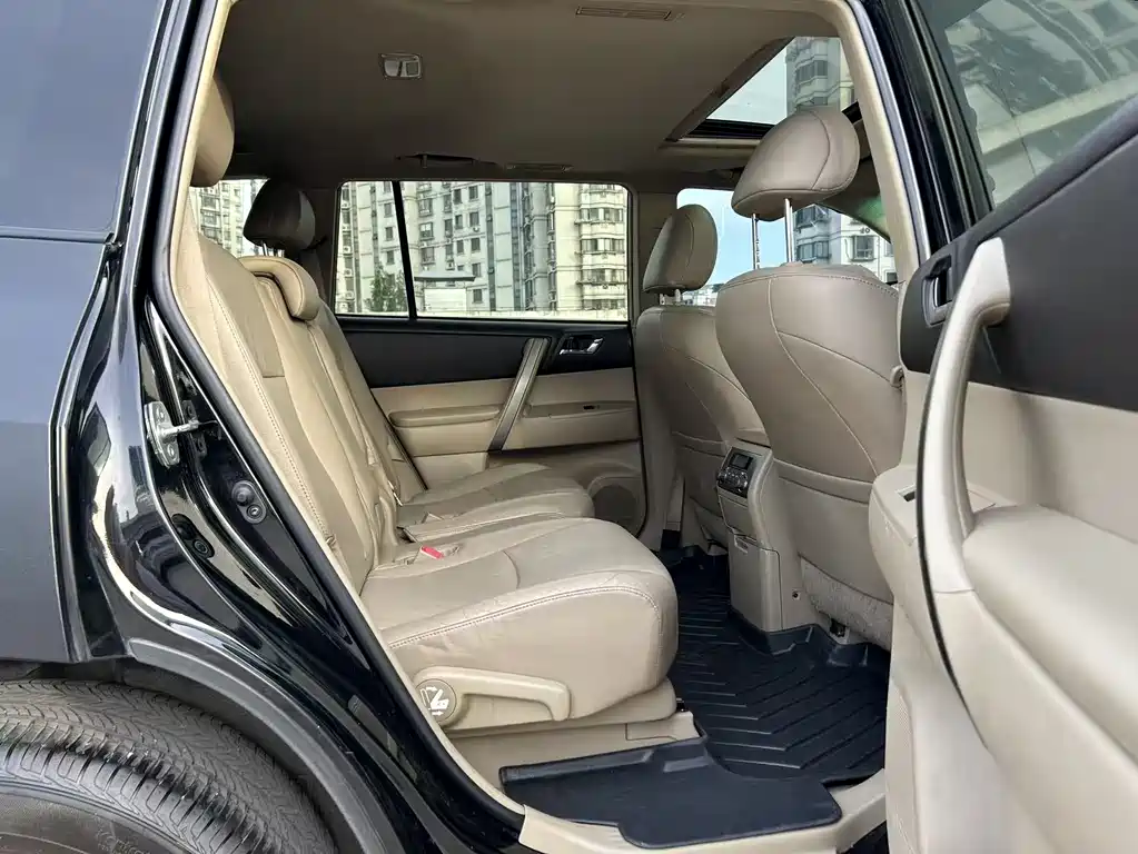 Toyota Highlander 2010 — фото 17