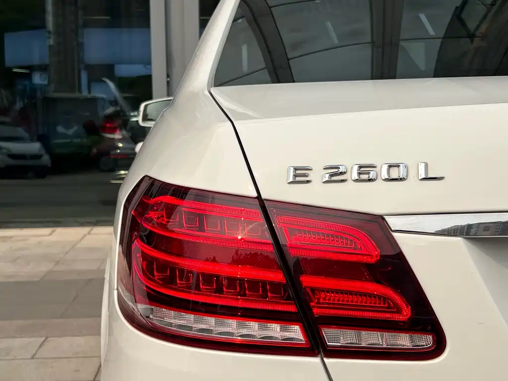 Mercedes-Benz E-Class 2016 — фото 14