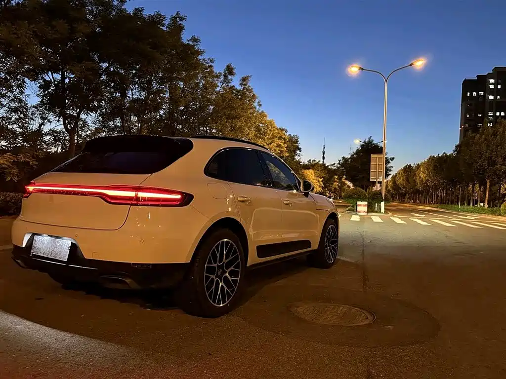 Porsche Macan 2019 — фото 16