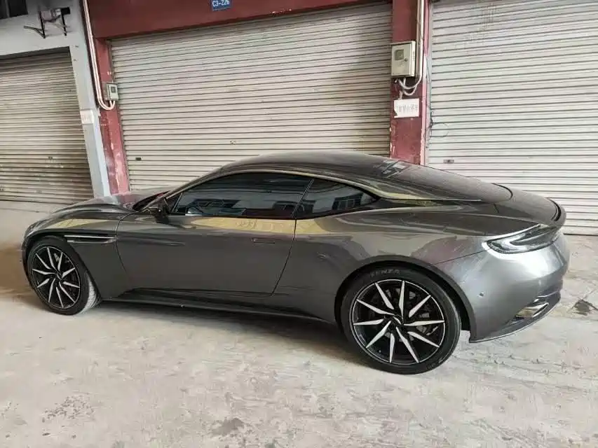 Aston Martin DB11 2020 — фото 2