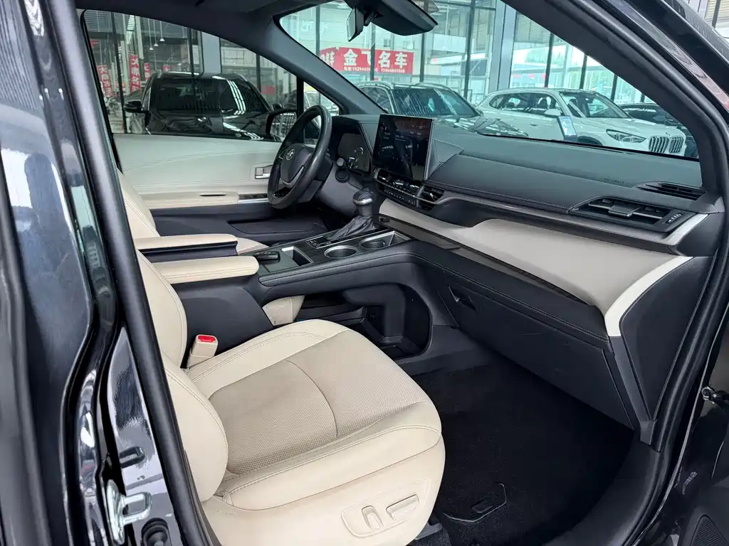 Toyota Sienna 2023