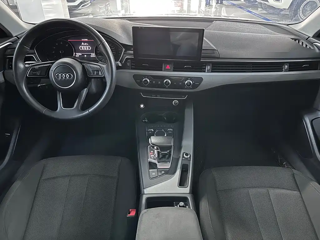 Audi A4L 2018 — фото 4