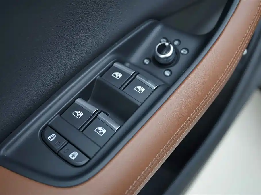 Audi Q7 2023 — фото 11