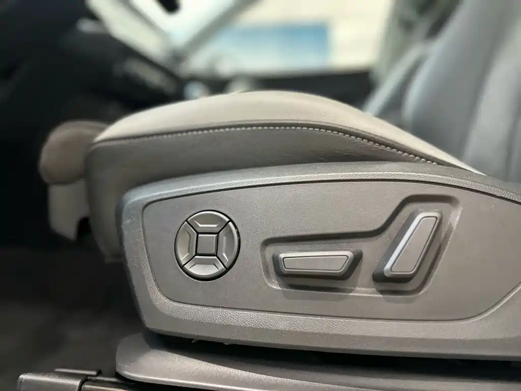 Audi Q3 2021 — фото 12