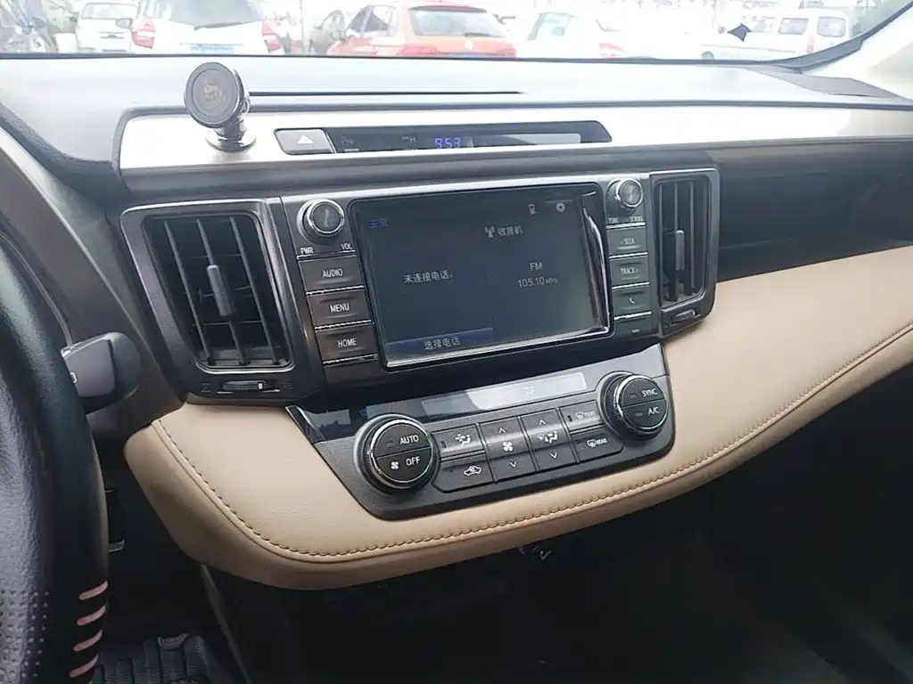 Toyota RAV4 2016 — фото 9