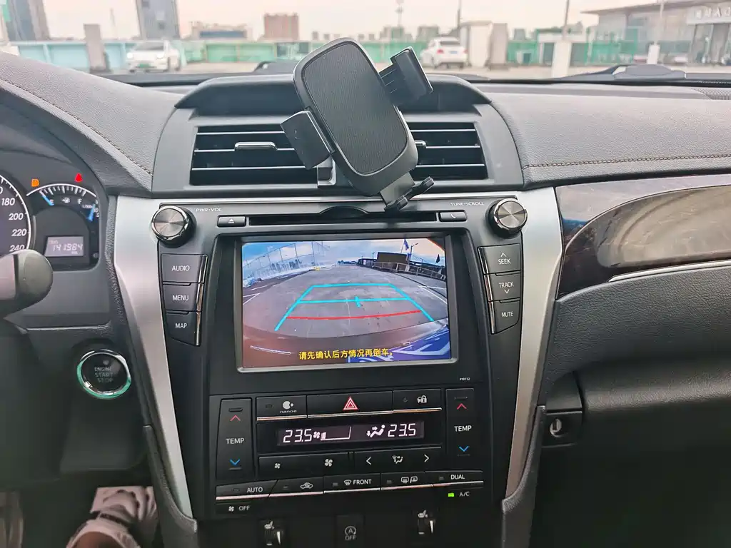 Toyota Camry 2016 — фото 15
