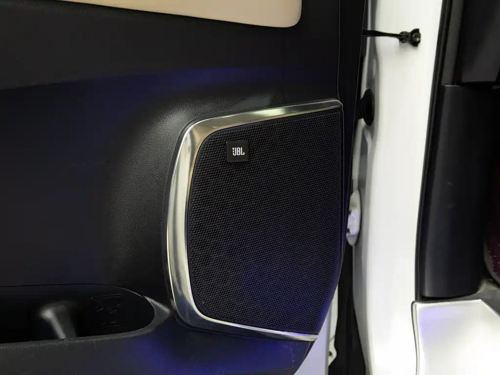 Toyota Alphard 2018 — фото 10