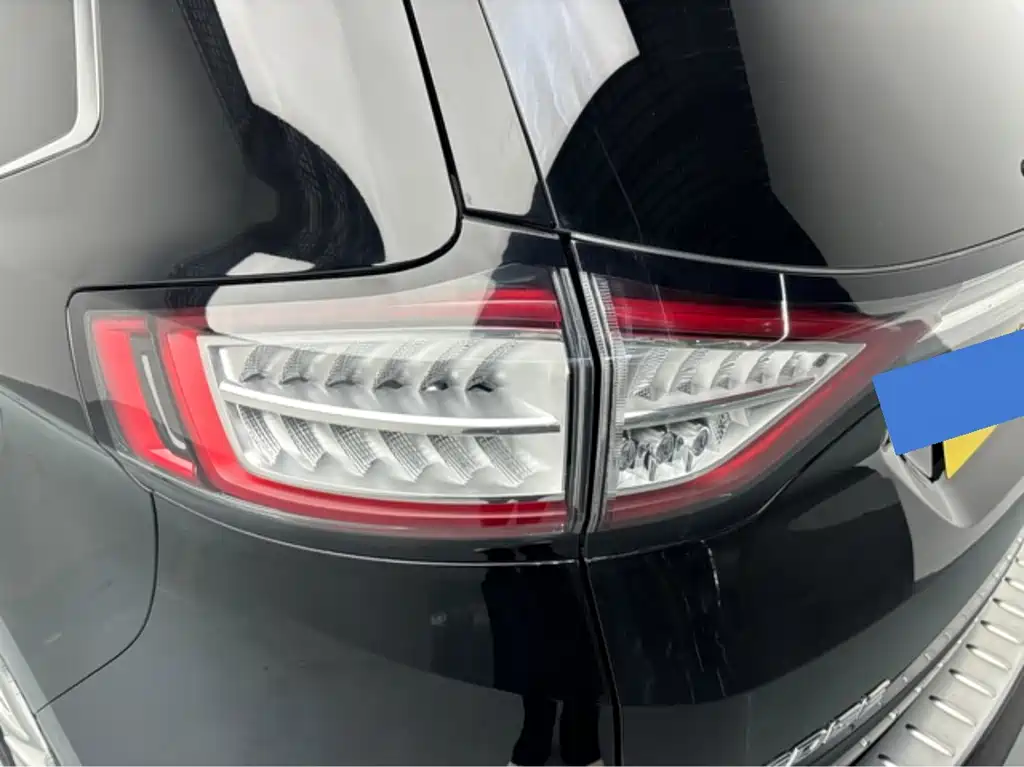 Ford Edge 2019 — фото 17