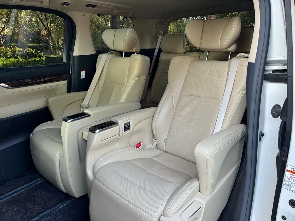 Toyota Alphard 2021 — фото 12