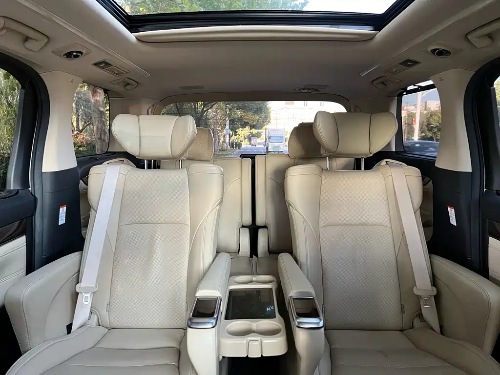 Toyota Alphard 2021 — фото 19