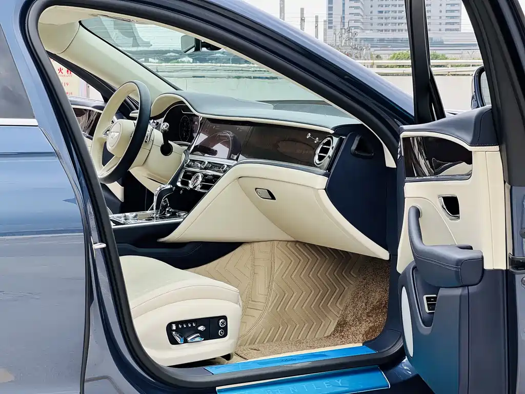 Bentley Flying Spur PHEV 2022 — фото 6