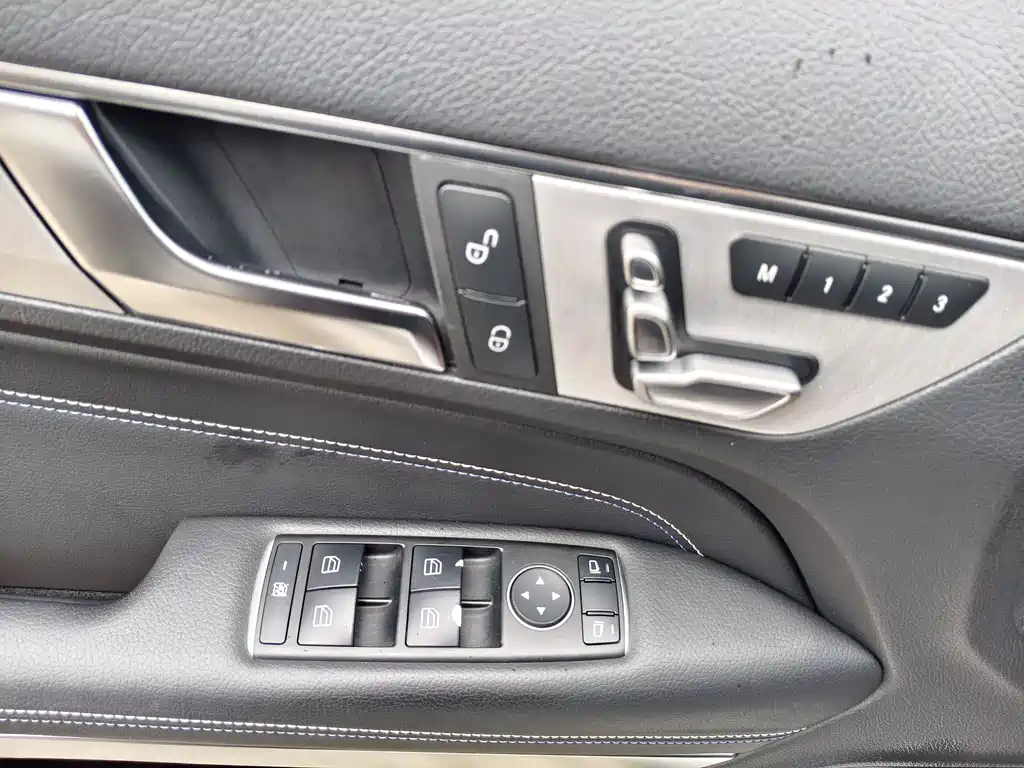 Mercedes-Benz E-Class 2016 — фото 17