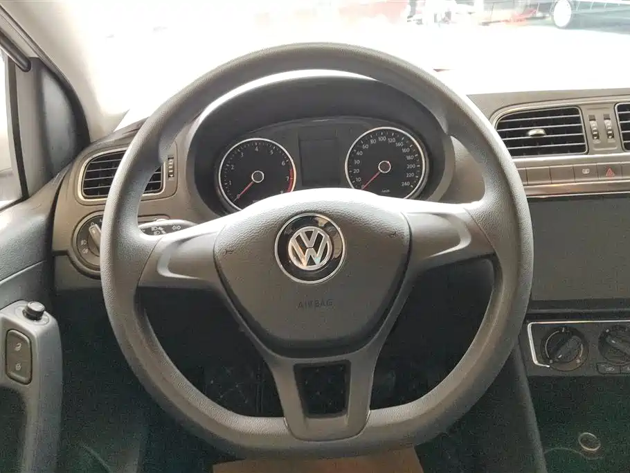 Volkswagen Polo 2016 — фото 15