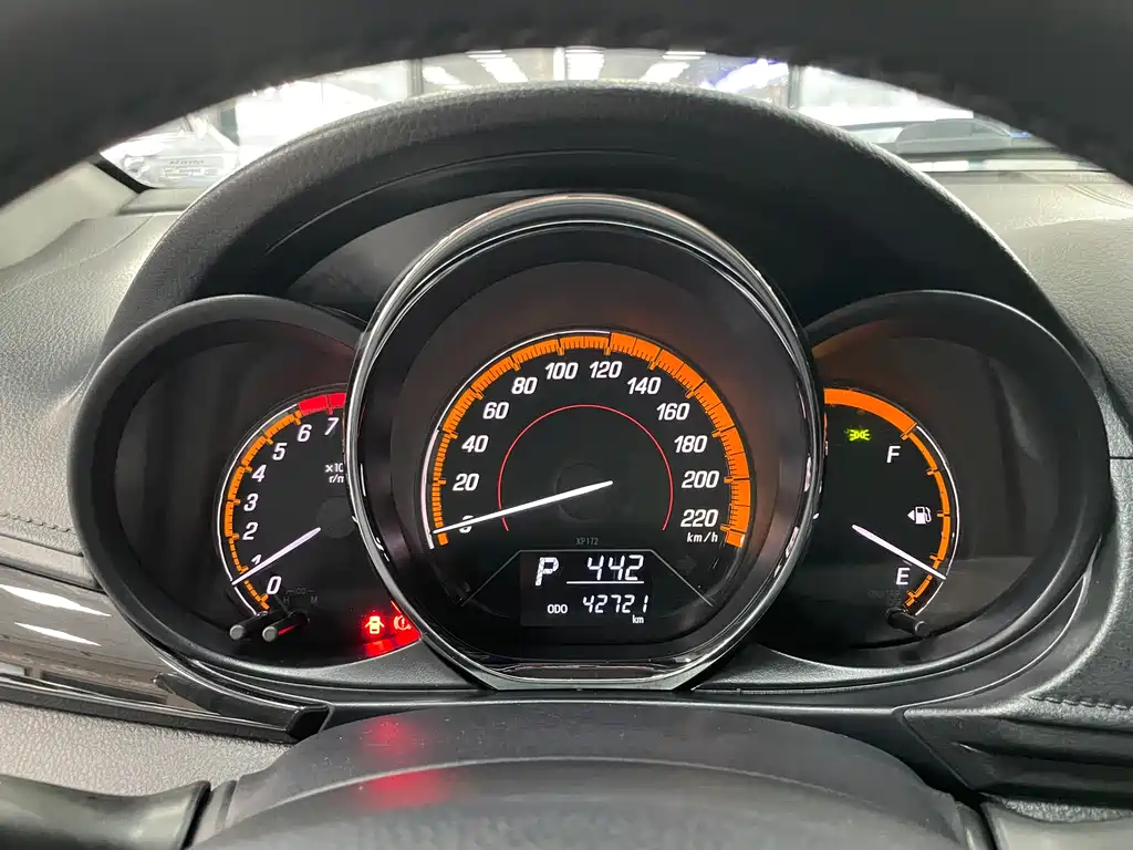 Toyota Yaris L 2022 — фото 12
