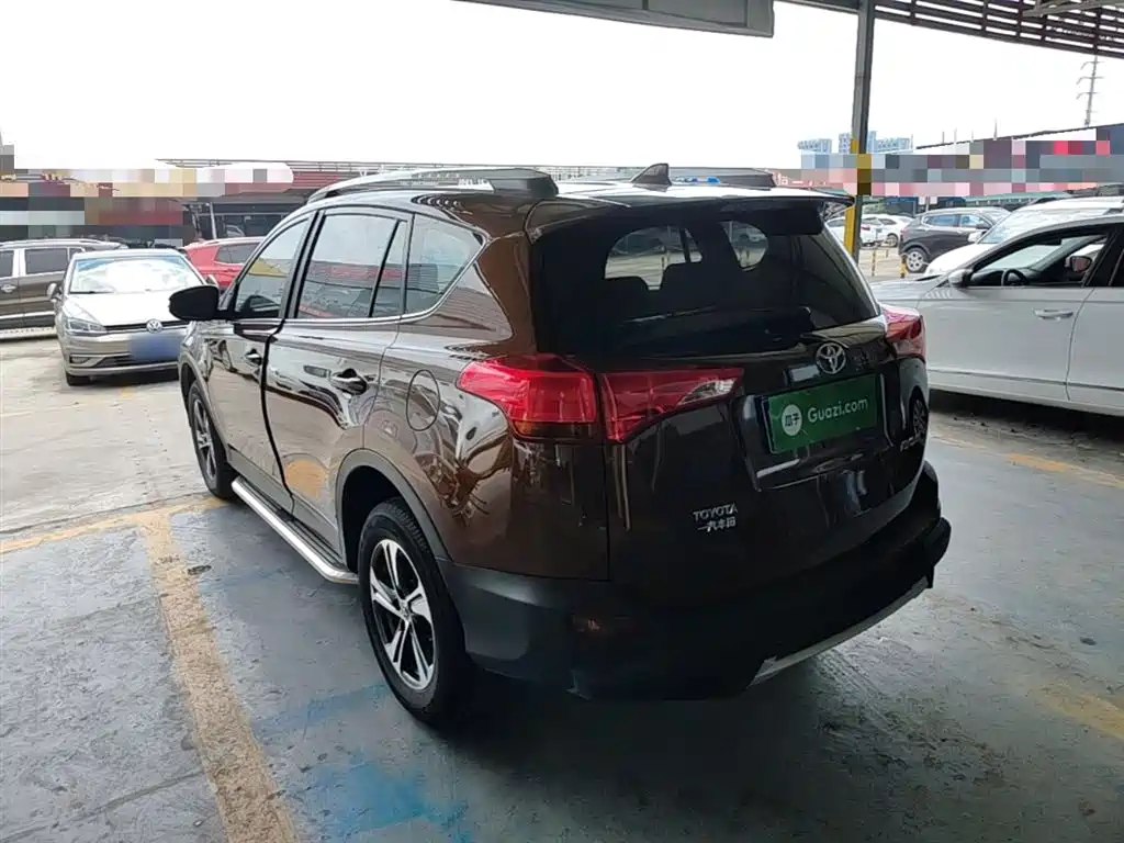 Toyota RAV4 2015 — фото 5