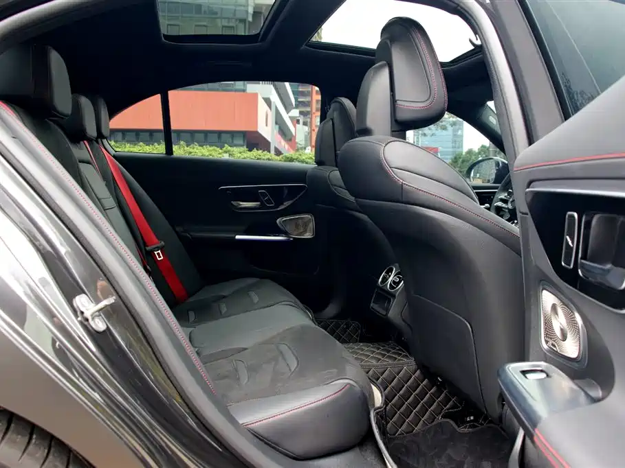 Mercedes-Benz C-Class AMG 2025 — фото 10