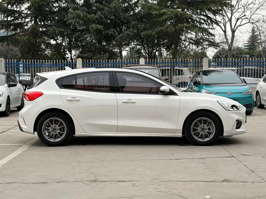 Ford Focus 2020 — фото 16