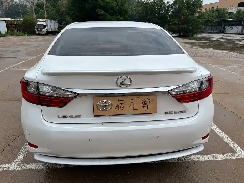 Lexus ES 2015 — фото 25