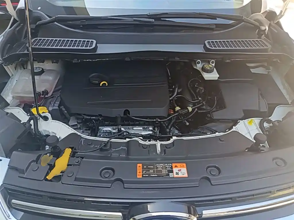 Ford Kuga 2015 — фото 20
