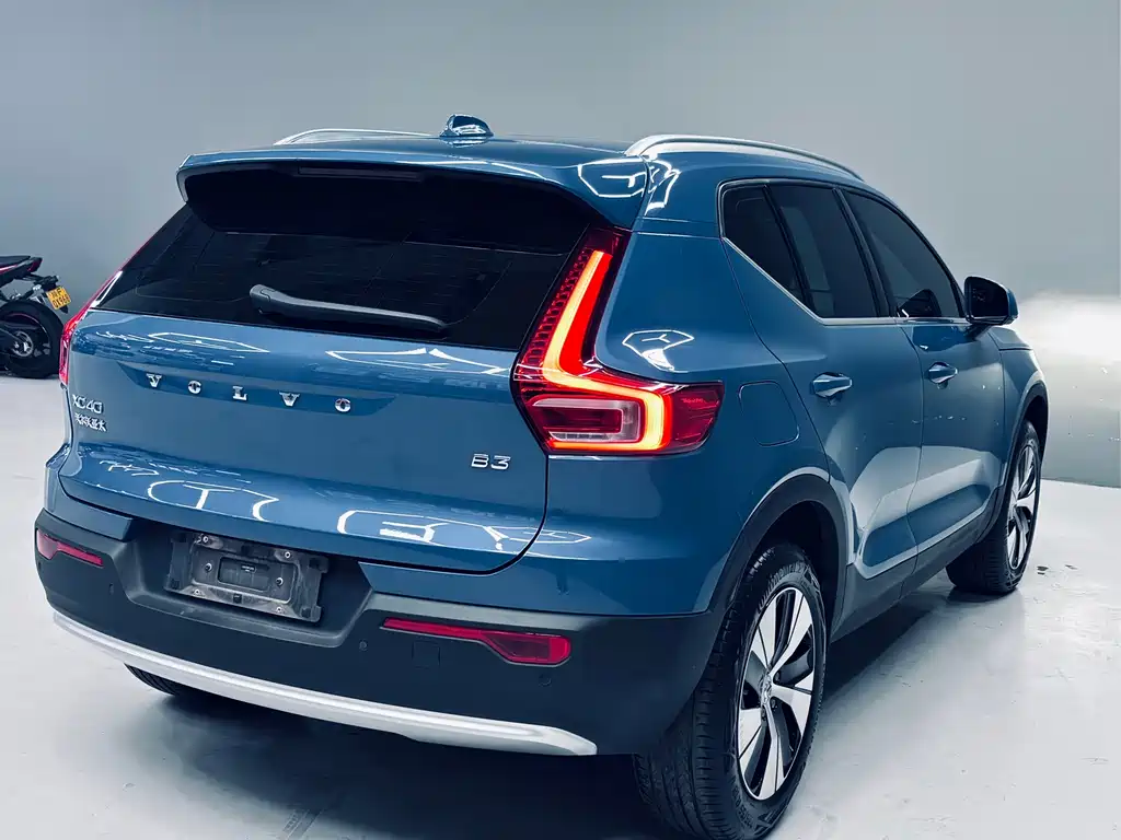 Volvo XC40 2023 — фото 5