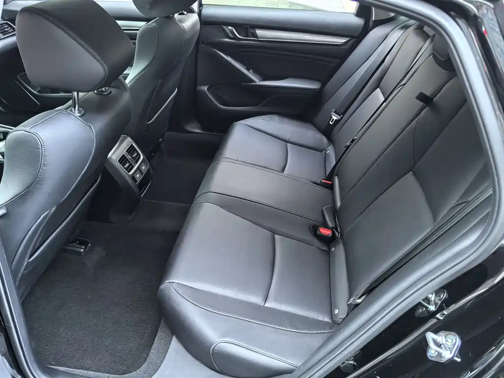 Honda Accord 2023 — фото 19