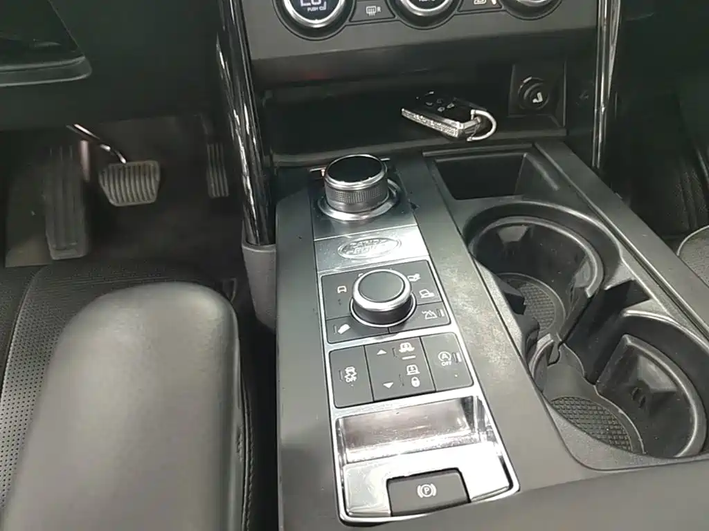 Land Rover Discovery 2018 — фото 14