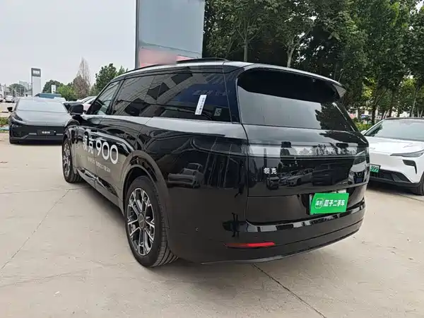 Lynk & Co 900 2025