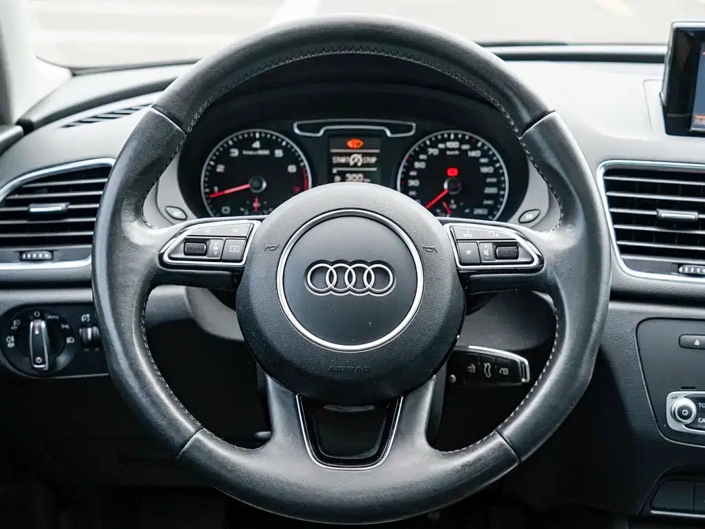 Audi Q3 2014 — фото 12