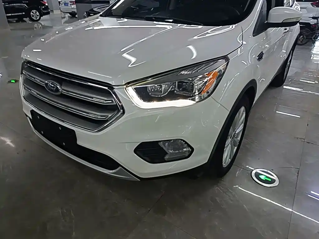 Ford Kuga 2017 — фото 24
