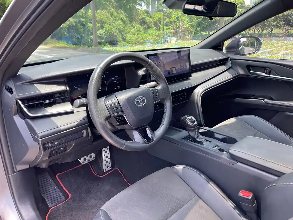 Toyota Camry 2025 — фото 18