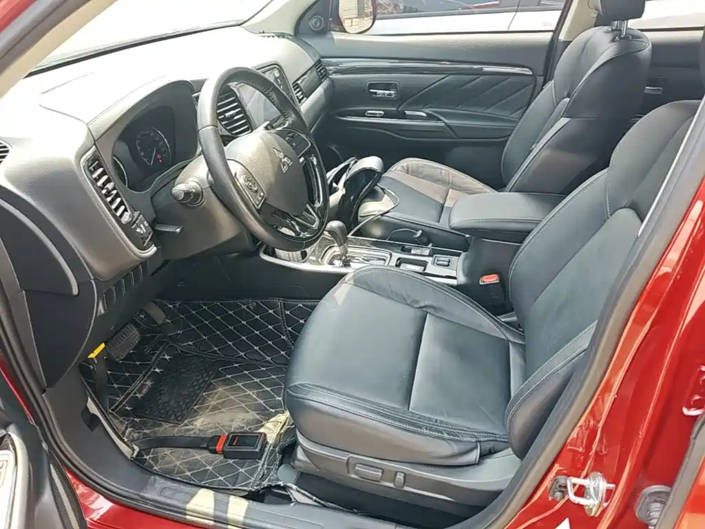 Mitsubishi Outlander 2020 — фото 15