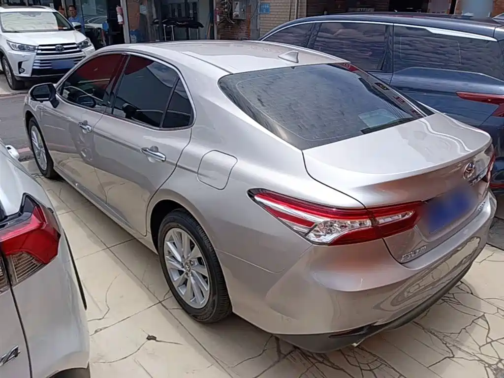 Toyota Camry 2022 — фото 5