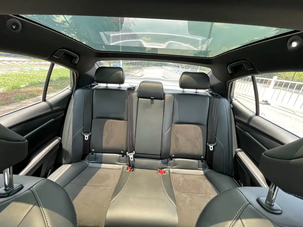 Toyota Camry 2025 — фото 25