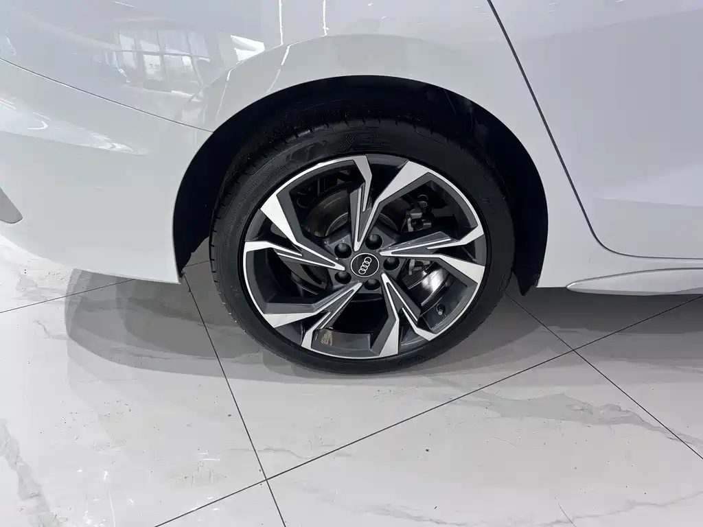 Audi A3 2023 — фото 19