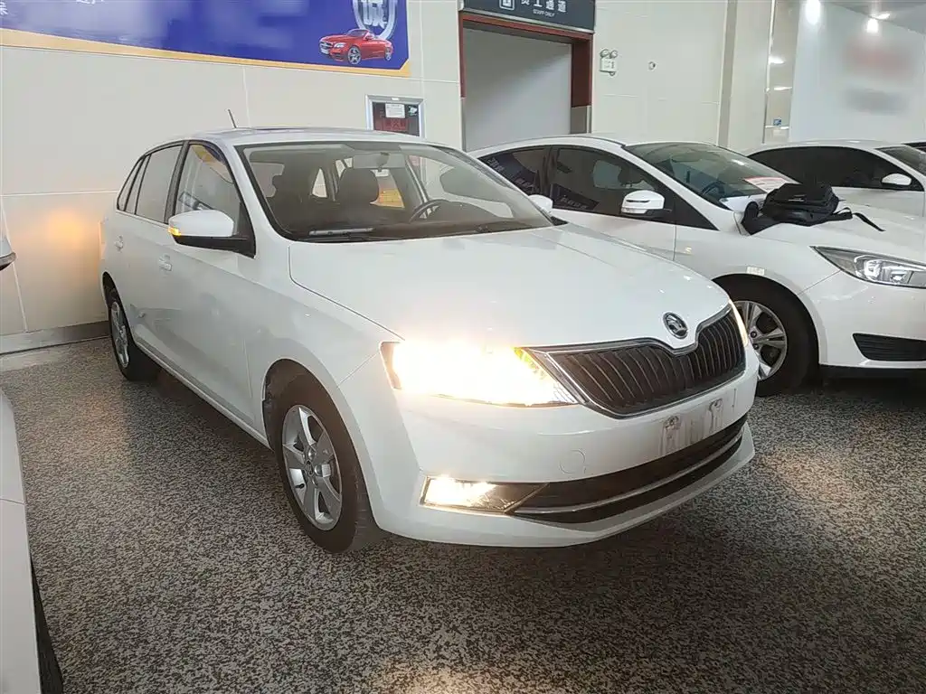 Skoda Rapid Spaceback 2019 — фото 22