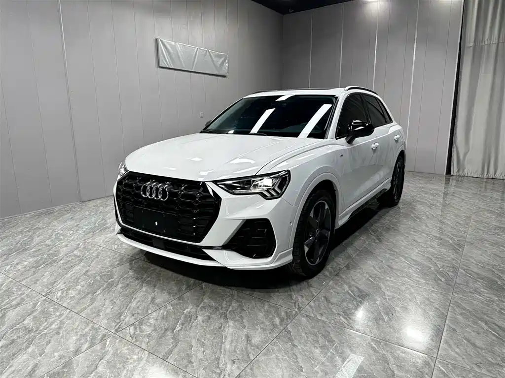 Audi Q3 2022 — фото 1