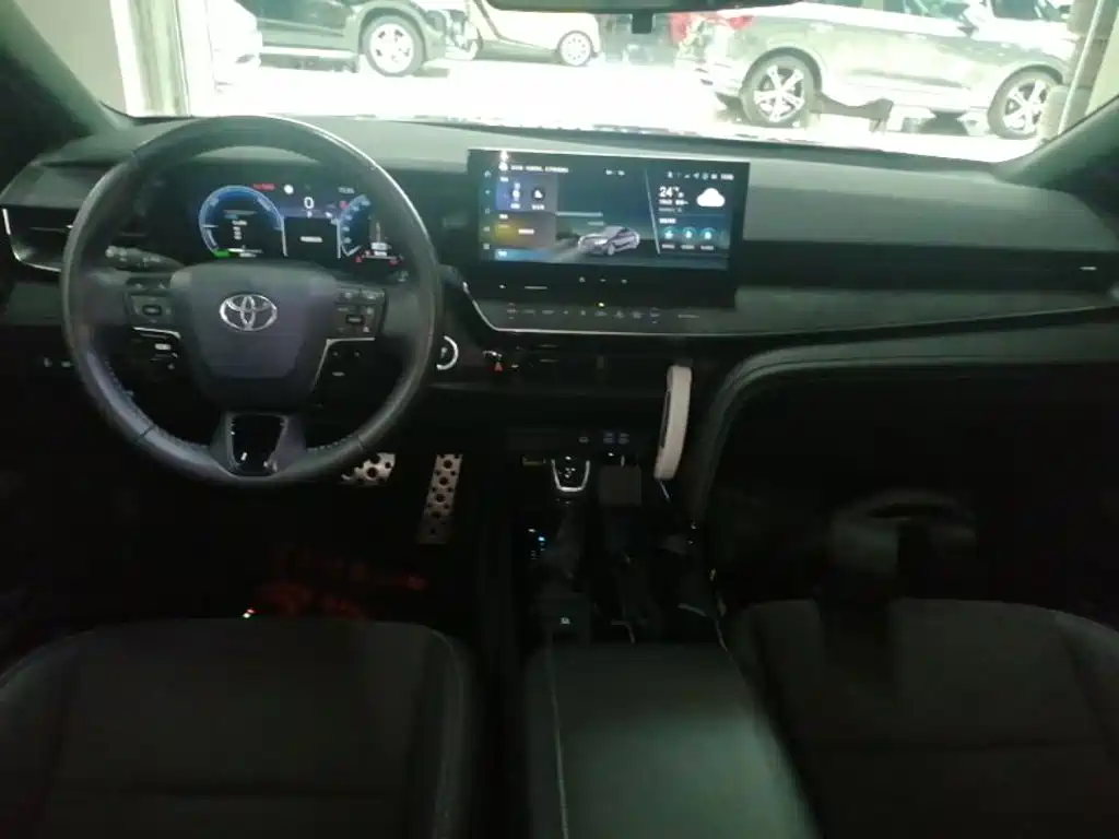 Toyota Camry 2024 — фото 10