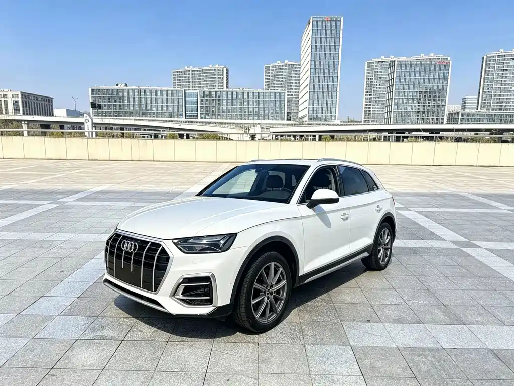 Audi Q5L 2023 — фото 1
