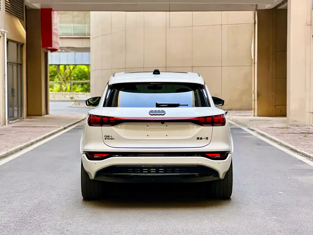 Audi Q6L e-tron 2025 — фото 17