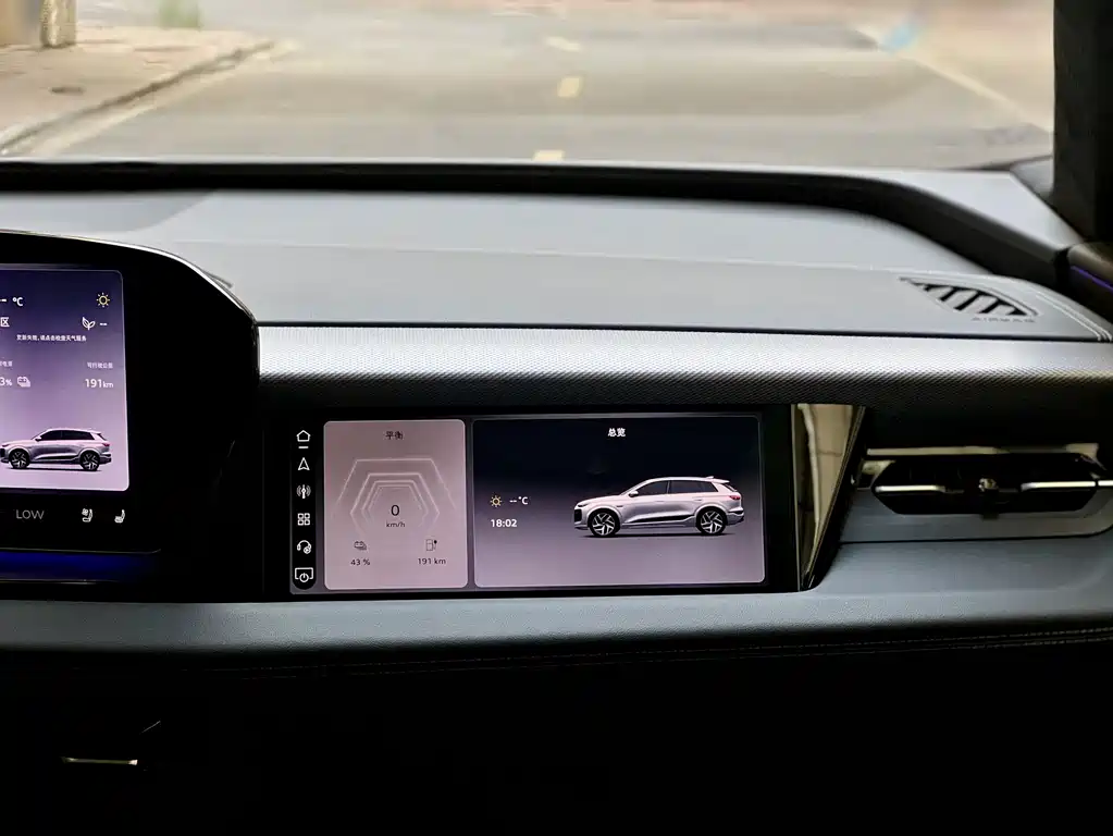 Audi Q6L e-tron 2025 — фото 7