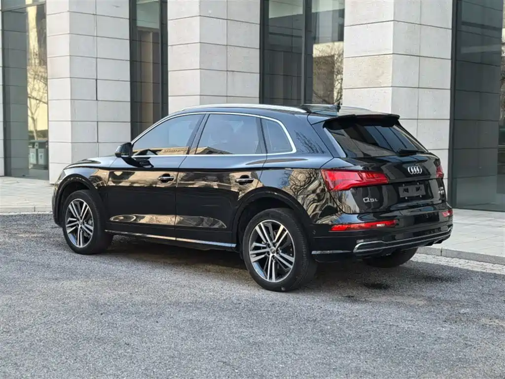 Audi Q5L 2021 — фото 10