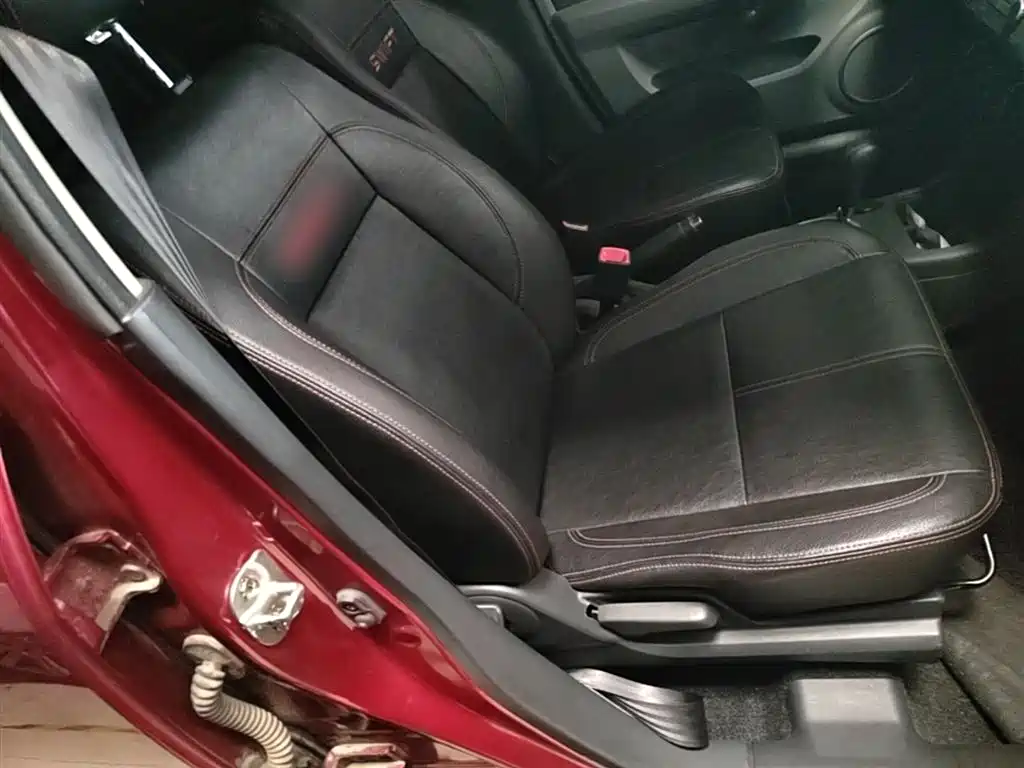 Suzuki Swift 2015 — фото 25