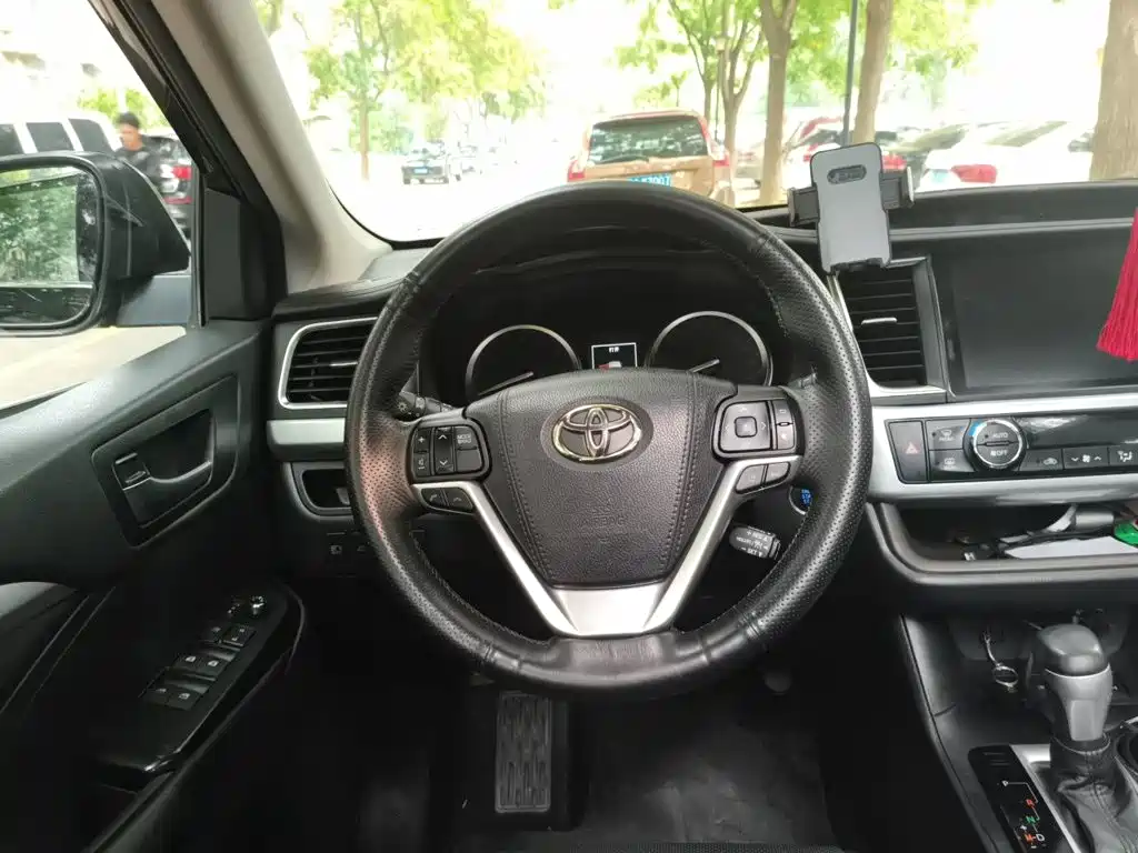 Toyota Highlander 2018 — фото 6