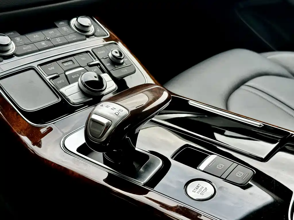 Audi A8 2016 — фото 24