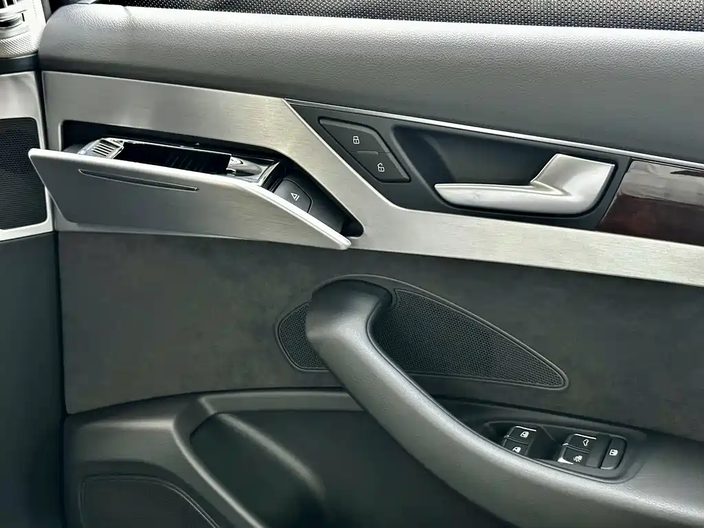 Audi A8 2016 — фото 26