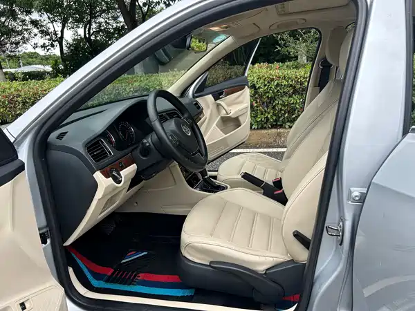 Volkswagen Lavida 2013